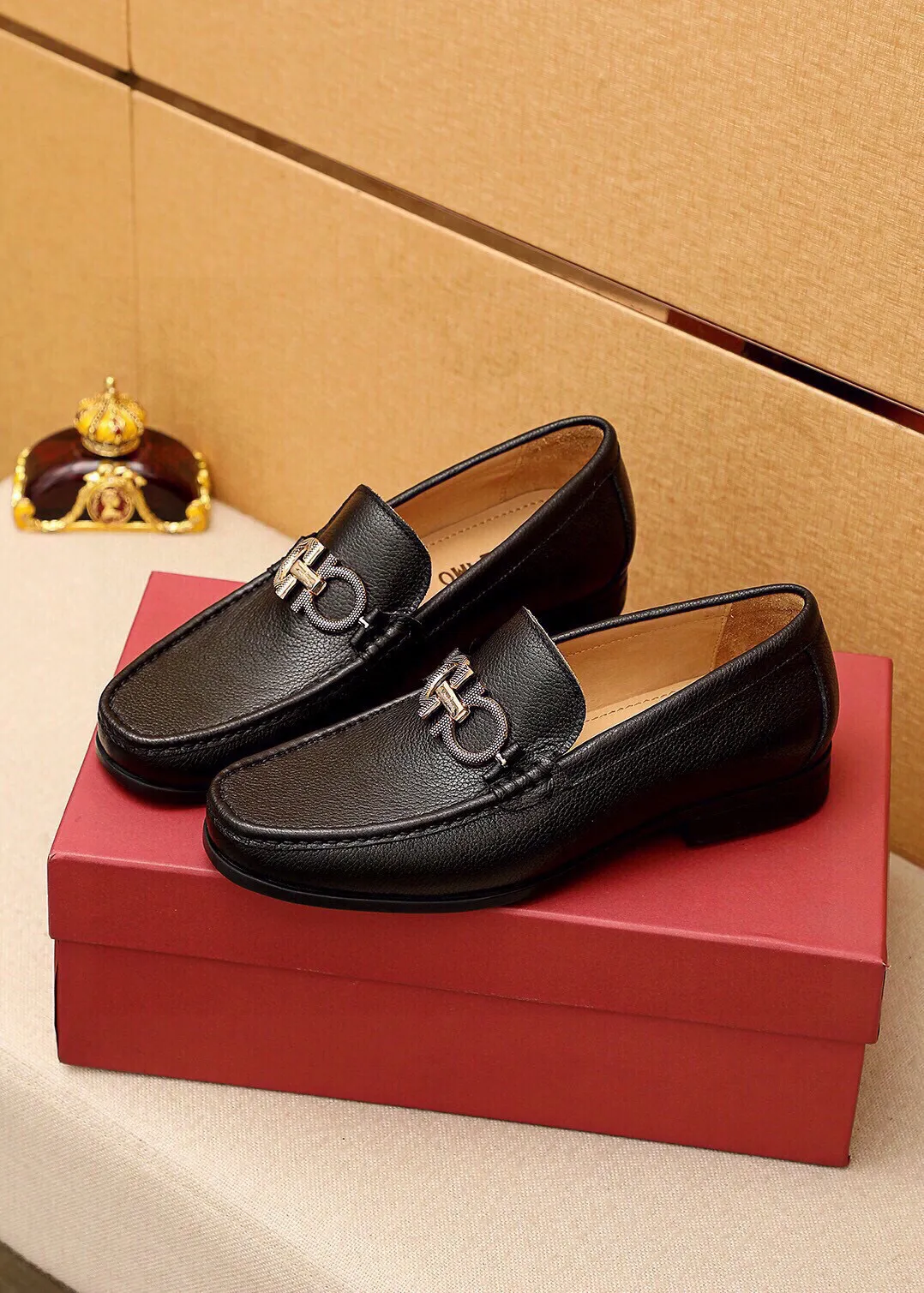 Men's shoes 💰480 💐 Product trademark: Ferragamo "Ferragamo" casual leather shoes Regular size: 38-44 (45🉑️customized) Product materials: Selected imported first-layer pebbled cowhide leather upper + luxury hardware buckle, imported water-dyed cowhide leather lining. Strong three-dimensional visual effect, original outsole color: 3⃣️seed leather materials available